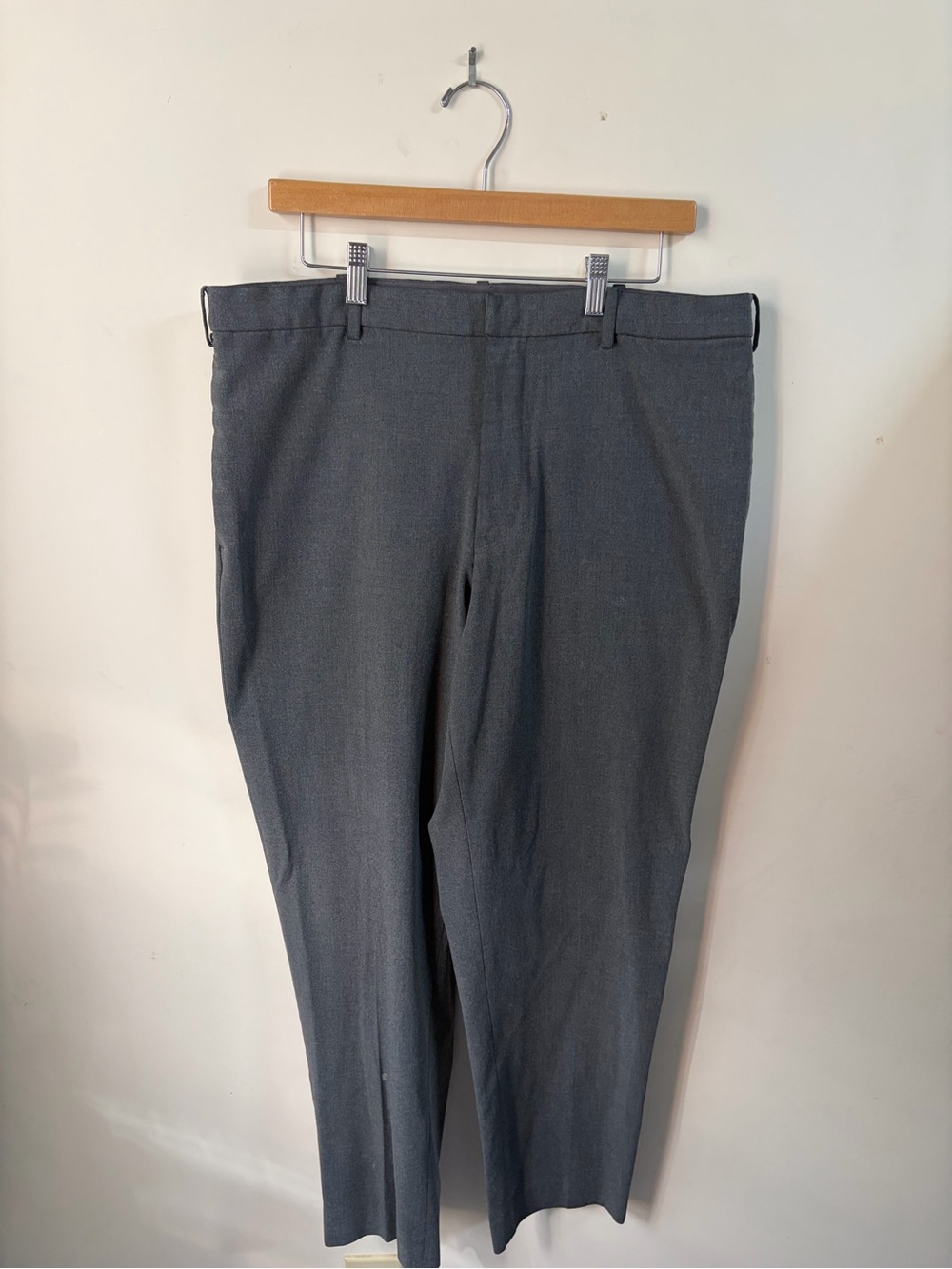 Unisex Uniqlo Gray Dress Pants - Classic Straight Fit